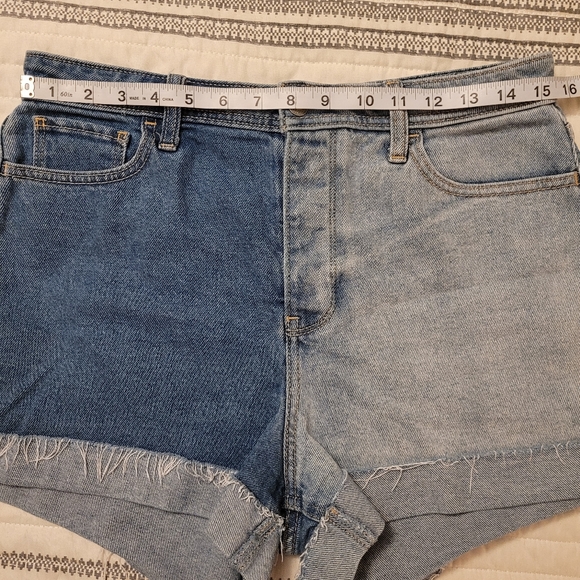 Hollister Two-tone Ultra High Rise Mom Short Size 9/29 - Picture 13 of 14